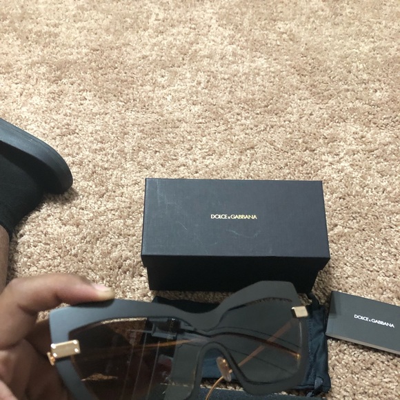 Dolce & gabbana sun glasses - Picture 2 of 8